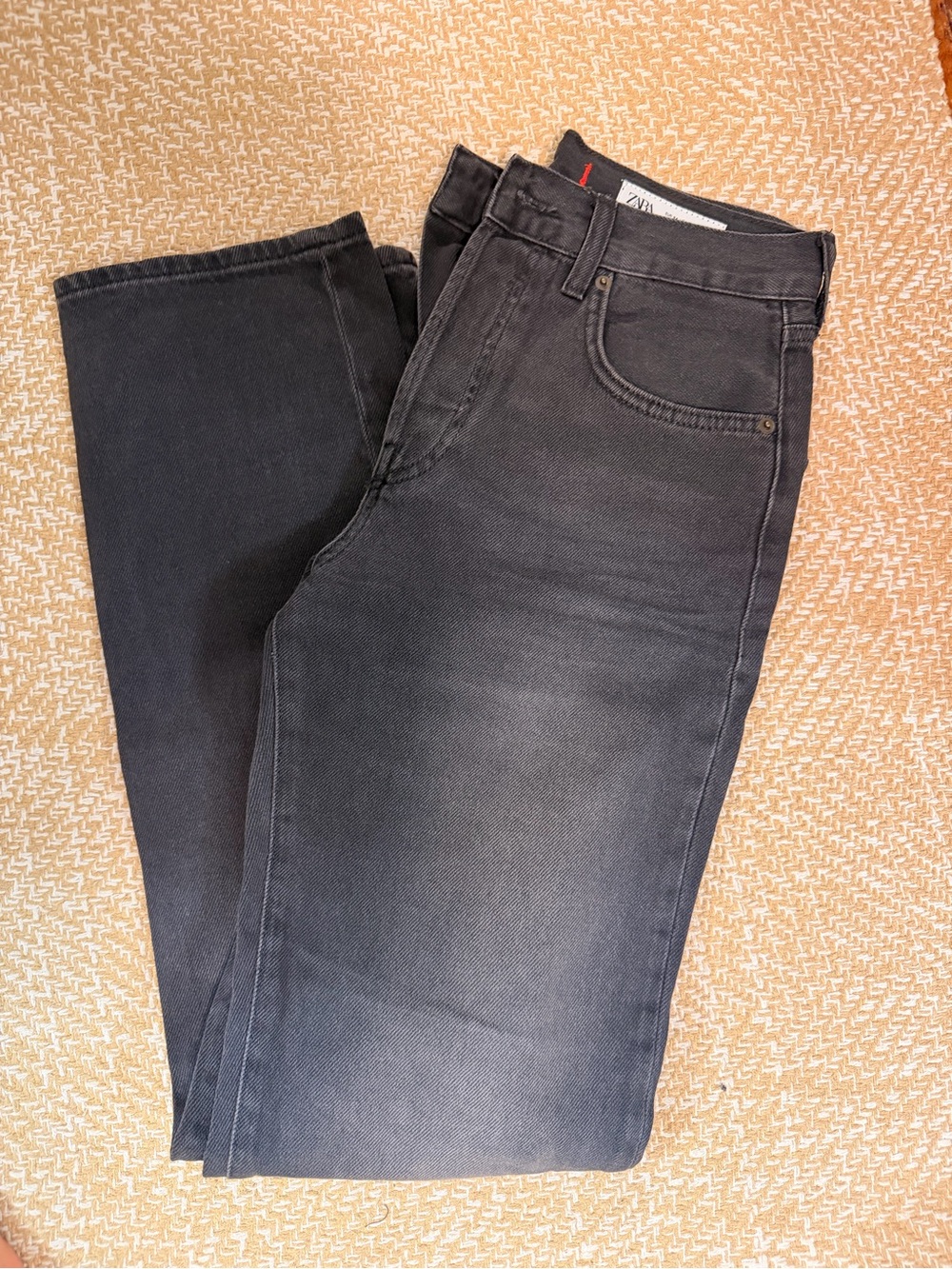 Zara slim Straight Jeans in Washed Black. NWOT 34 us 2